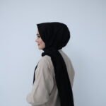 Vakko Desen Jakar Şal – Monogram Serisi Siyah