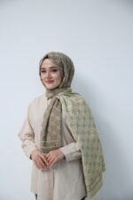 Vakko Desen Jakar Şal – Monogram Serisi Vizon